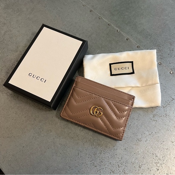 Gucci Handbags - Gucci Marmont Card Case